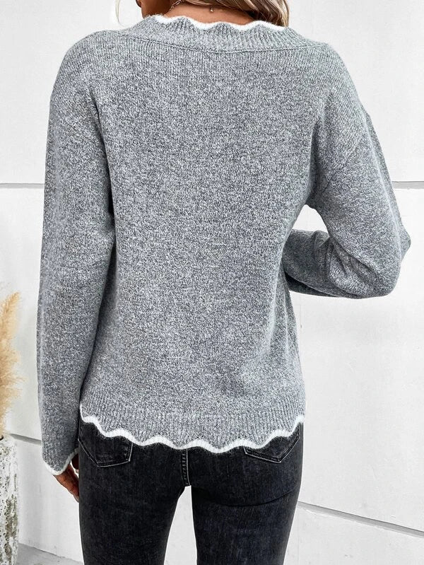 Sweter z falowanym kołnierzykiem