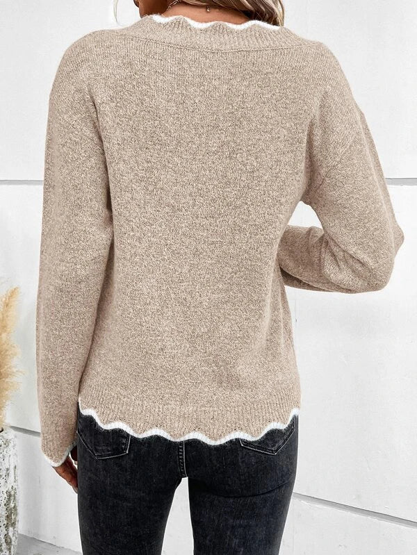 Sweter z falowanym kołnierzykiem