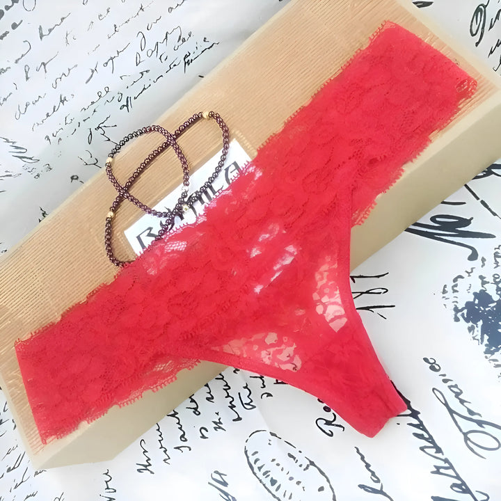 Klasyczne koronkowe stringi