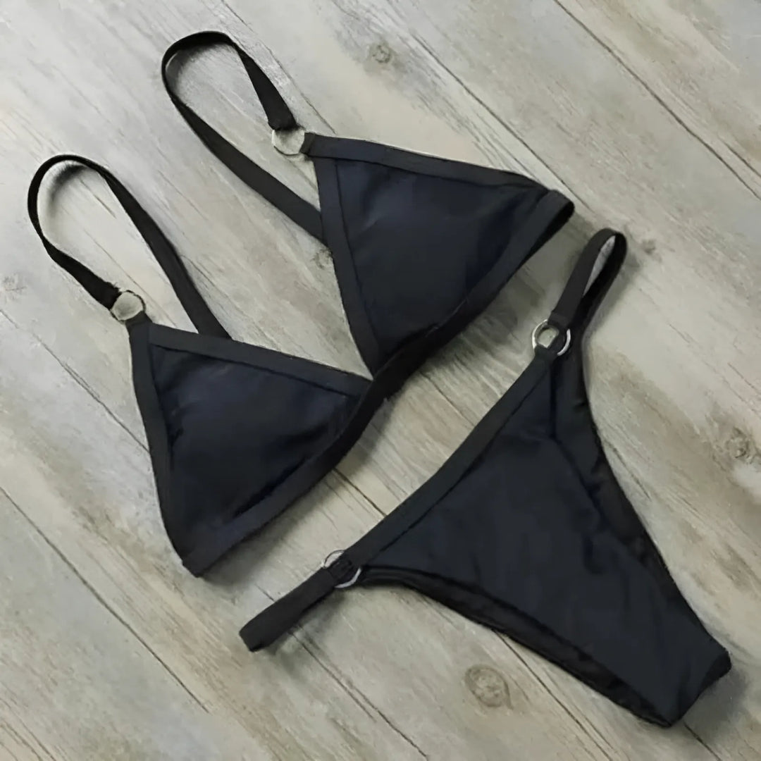 Klasyczny dwuczęściowy strój kąpielowy bikini z ozdobnymi kółkami