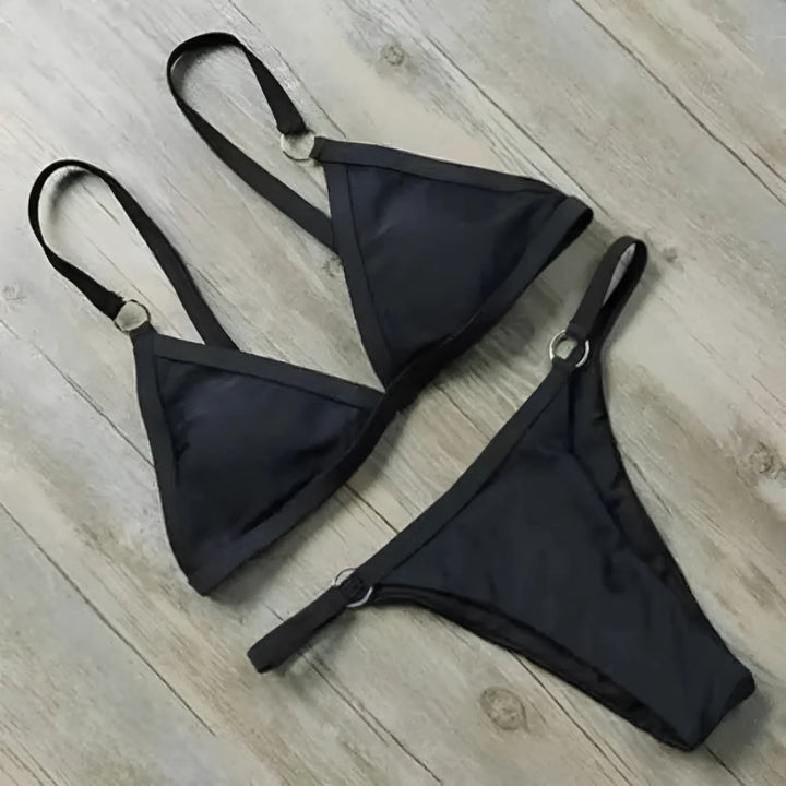 Klasyczny dwuczęściowy strój kąpielowy bikini z ozdobnymi kółkami