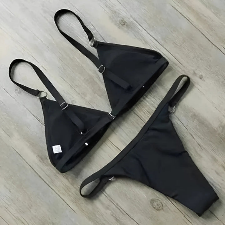 Klasyczny dwuczęściowy strój kąpielowy bikini z ozdobnymi kółkami